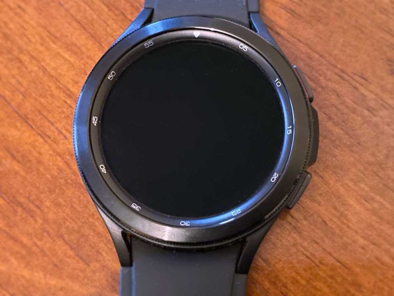 Samsung Galaxy Watch not turning on or shows a black screen? How to fix