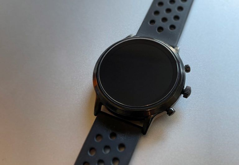 WearOS Fossil Gen 5, 6 or Sport black screen and won't turn on? Fix it