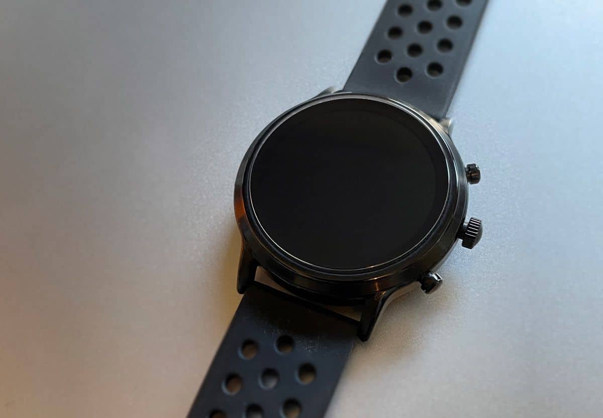 skildring Fedt spion WearOS Fossil Gen 5, 6 or Sport black screen and won't turn on? Fix it now  - MyHealthyApple