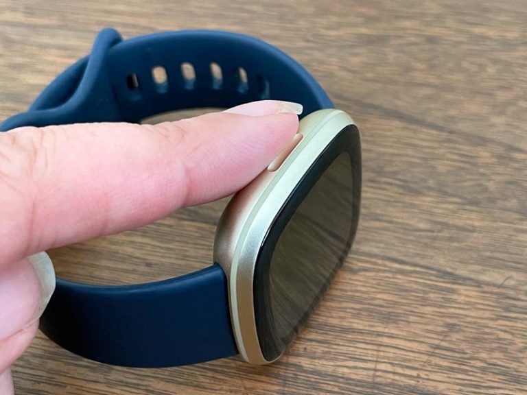 Fitbit display screen black and not working or turning on? Let's fix it