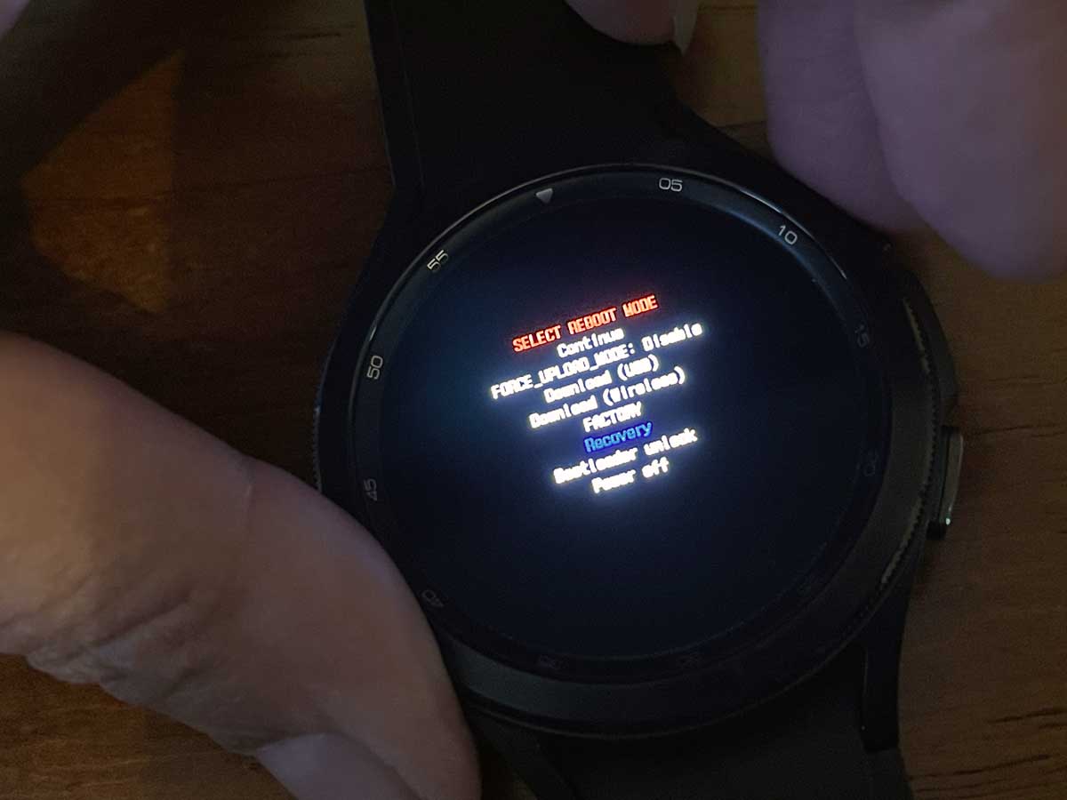 Samsung Galaxy Watch stuck in reboot loop and keeps restarting? How to