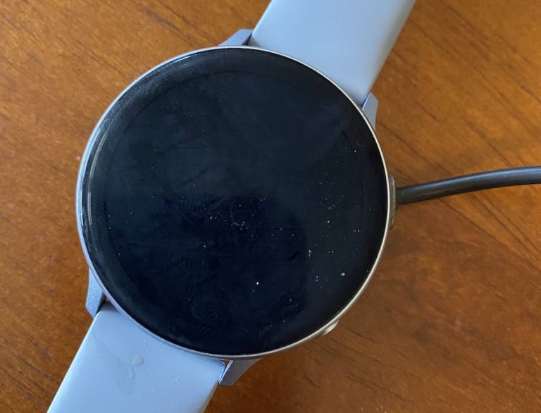 Samsung Galaxy Watch not turning on or shows a black screen? How to fix