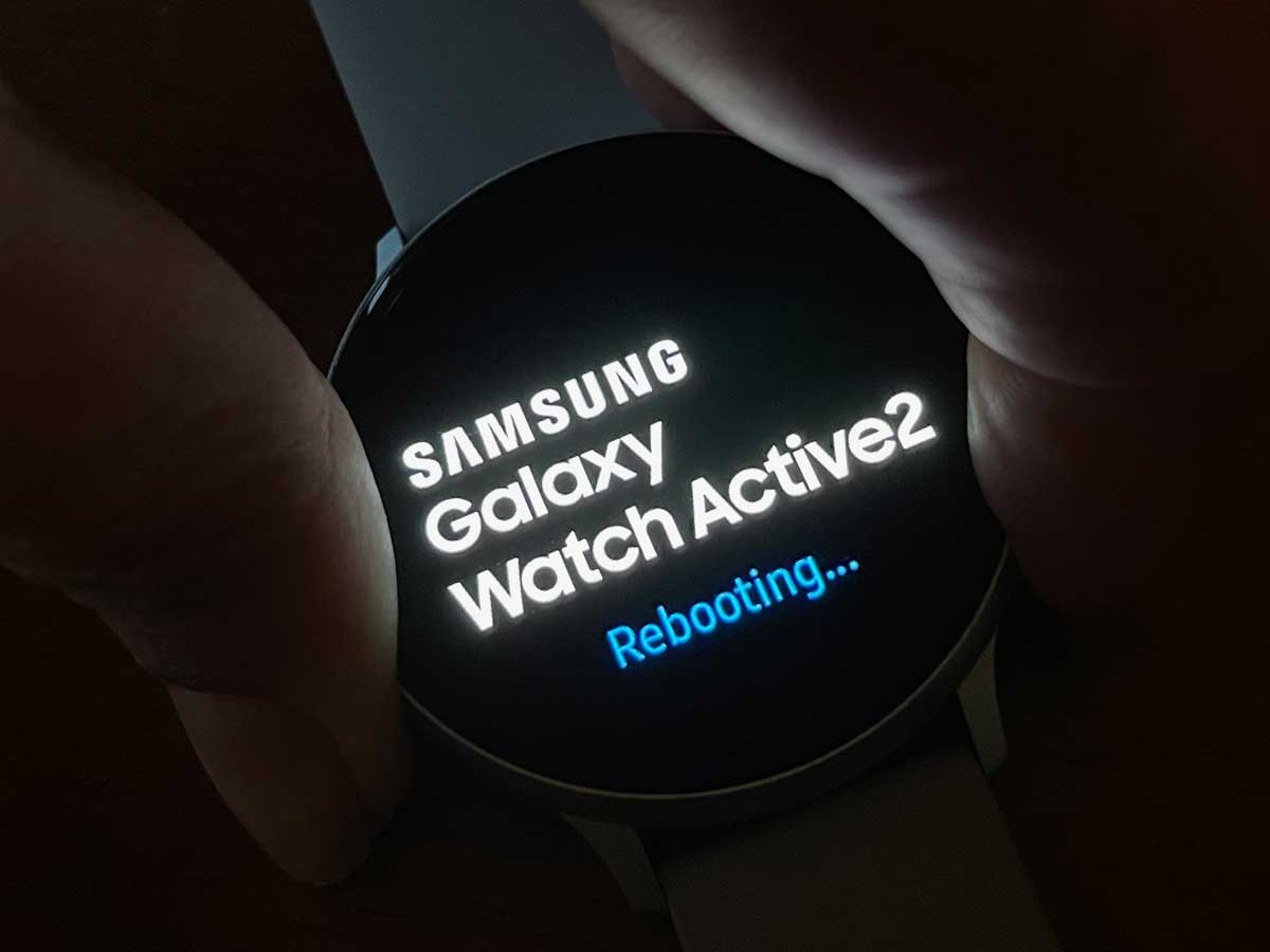 Samsung Galaxy Watch not turning on or shows a black screen? How to fix it MyHealthyApple
