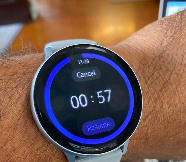 Samsung galaxy watch настроить. Самсунг часы смарт мужские Galaxy таймер. Виджет часы Samsung Galaxy. Интервальный таймер в смарт часах. Клавиша домой на самсунг часы Active.